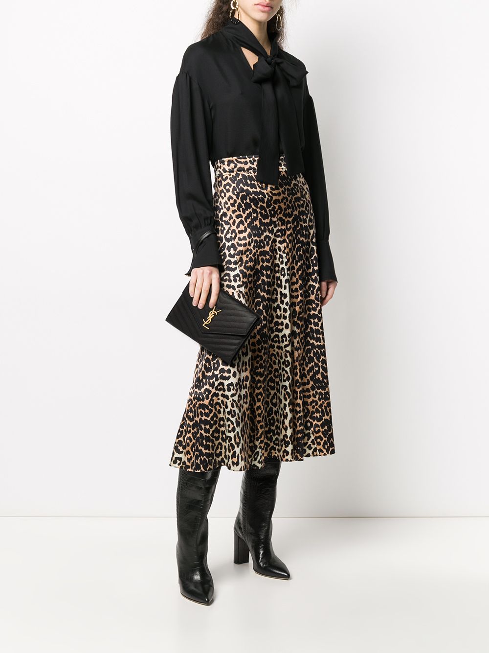 CASSANDRE MATELASSÉ FLAP POUCH IN GRAIN DE POUDRE LEATHER