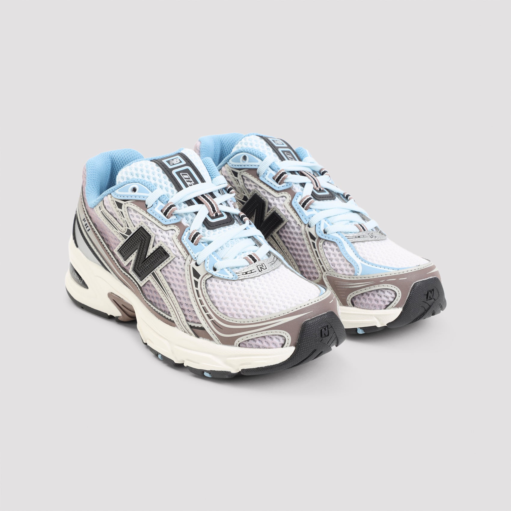 740 Sneakers