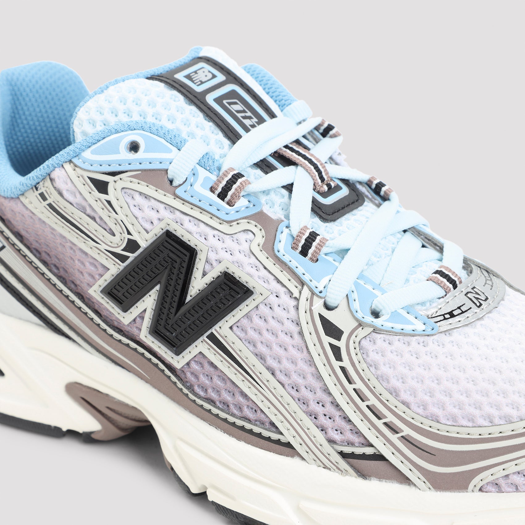 740 Sneakers