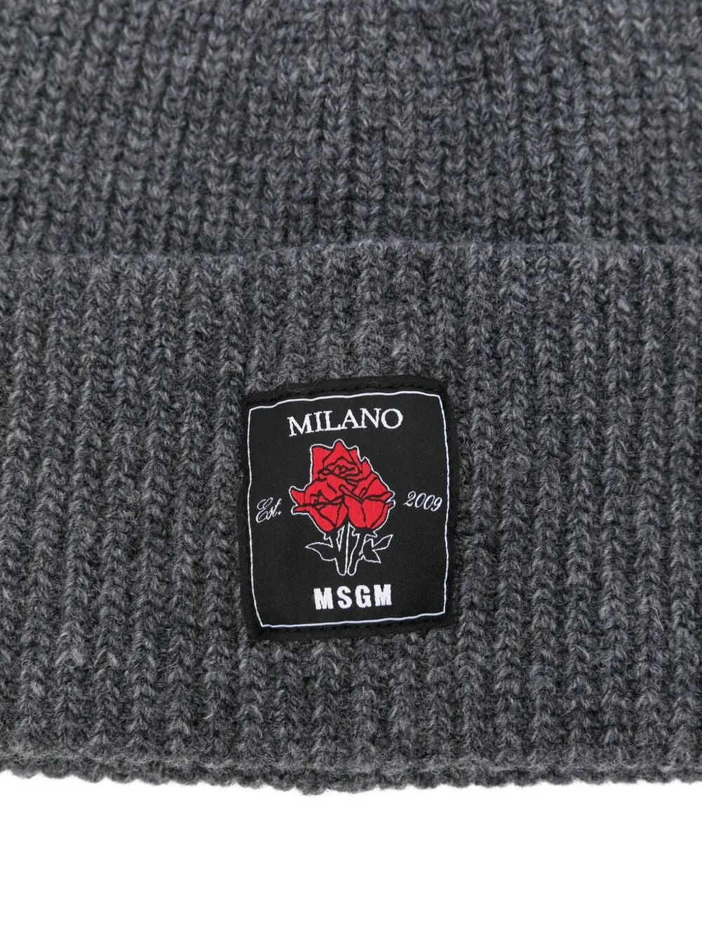 ROSE-PATCH RIBBED BEANIE
