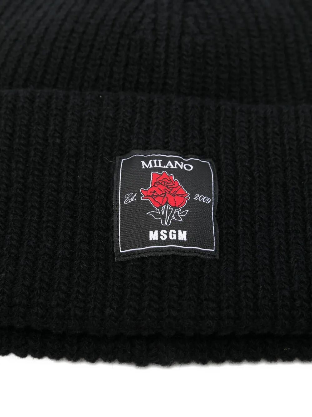 ROSE-PATCH RIBBED BEANIE