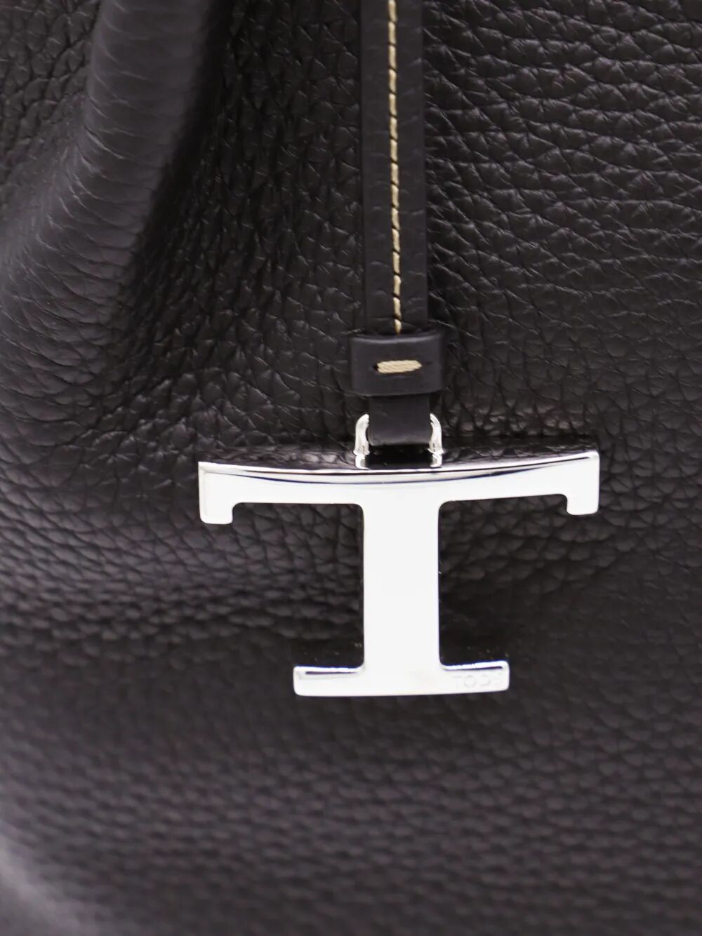 LEATHER MEDIUM BUCKET BAG