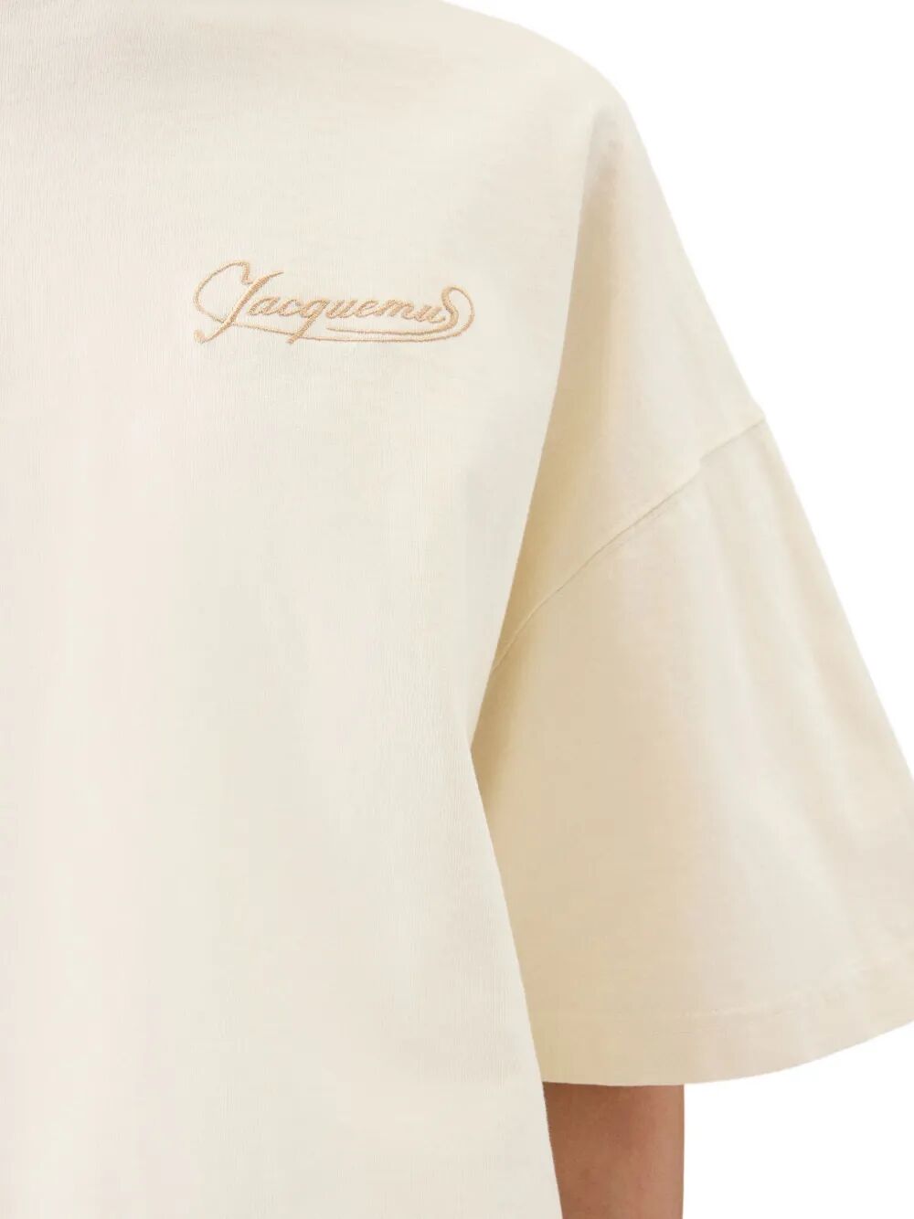 LE T-SHIRT CORTO