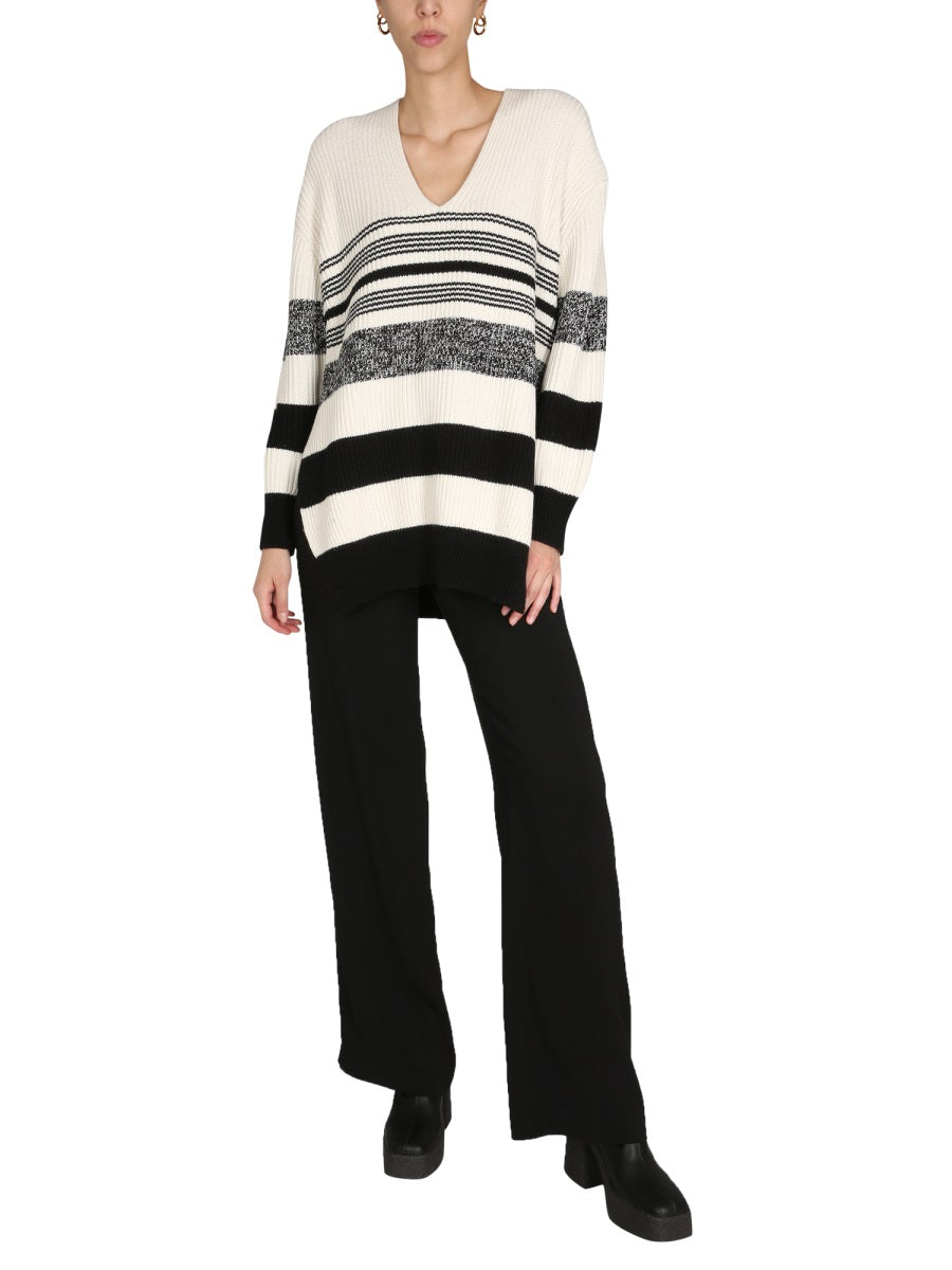 V-NECK SWEATER