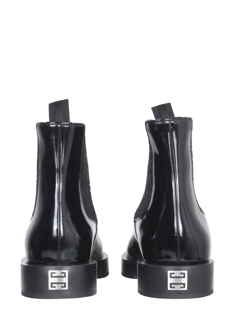 CHELSEA BOOTS