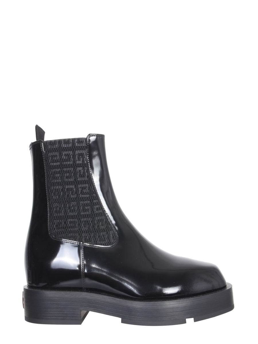 CHELSEA BOOTS
