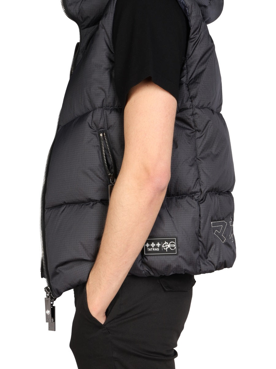 HOODED VEST