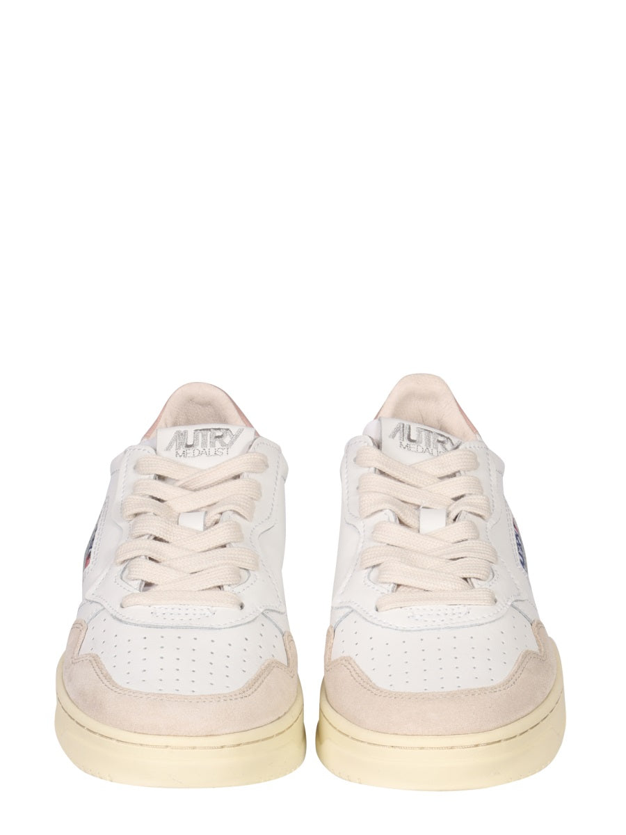 MEDALIST LOW SNEAKER