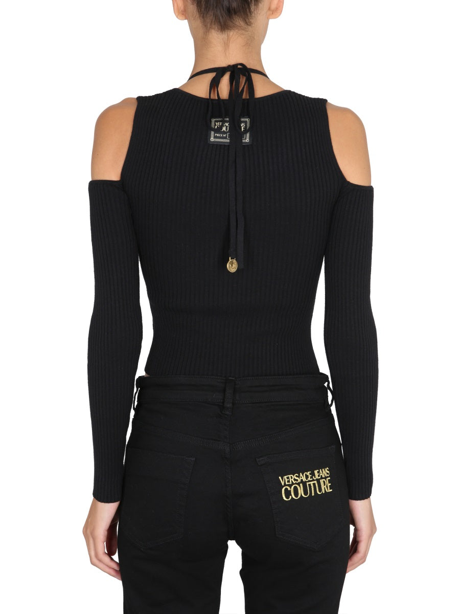 SHIRT WITH BARE SHOULDERS