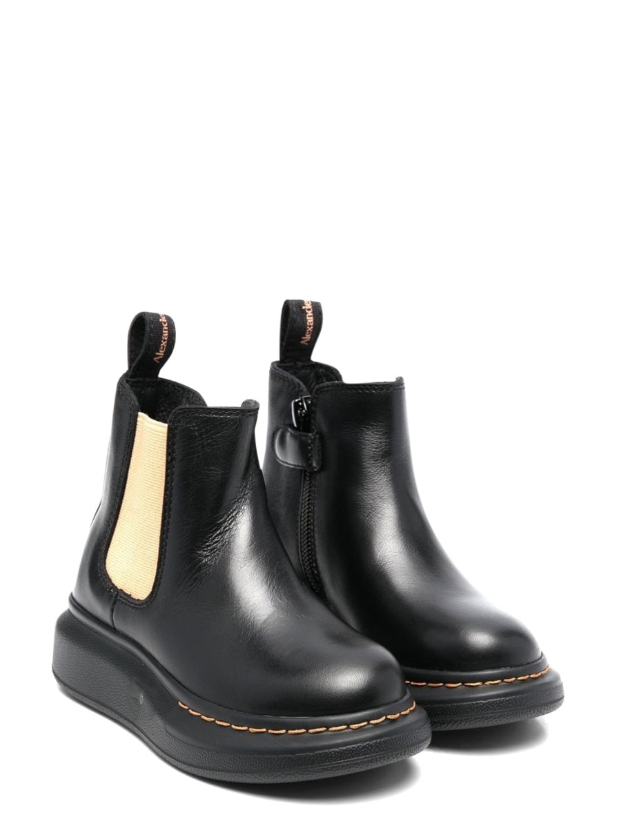 ANKLE BOOT WITH CONTRASTING ELASTIC ON THE SIDE