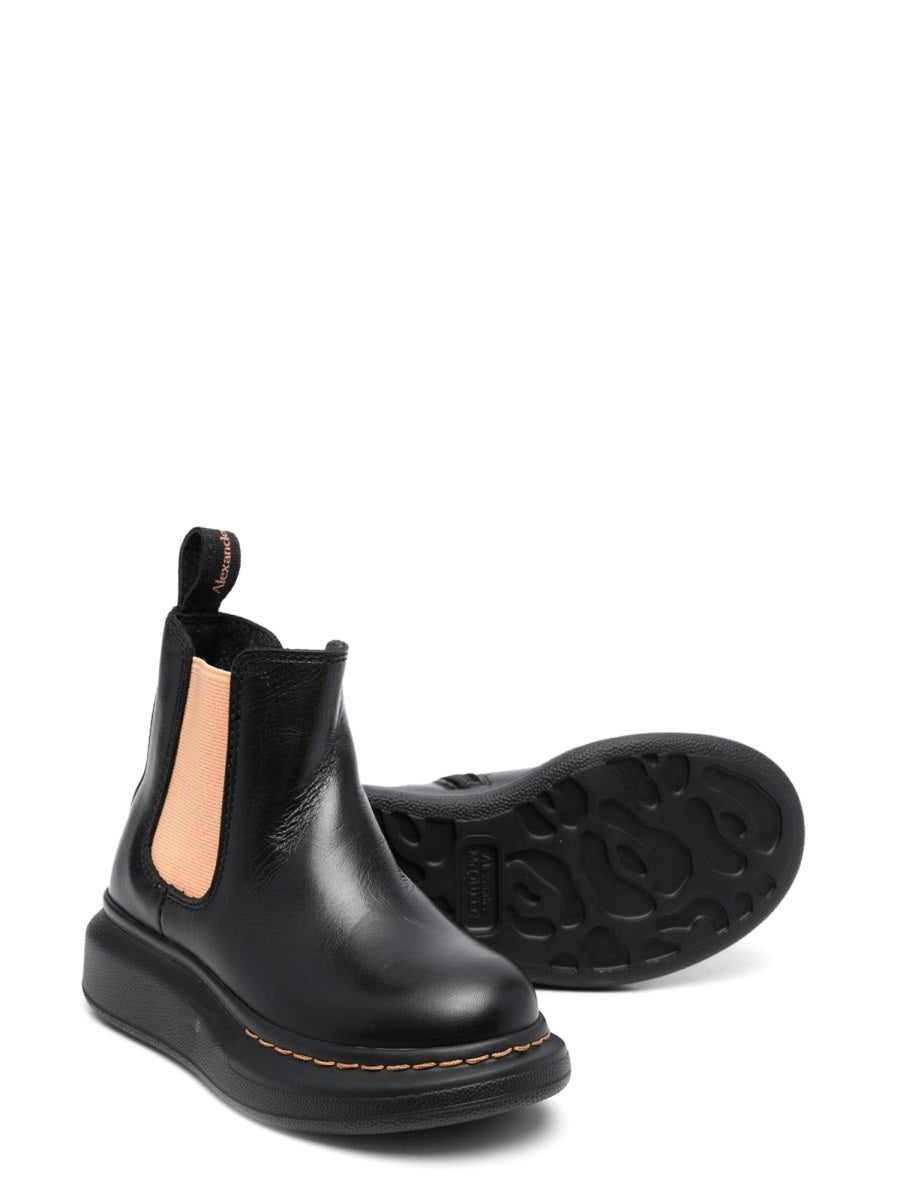 ANKLE BOOT WITH CONTRASTING ELASTIC ON THE SIDE