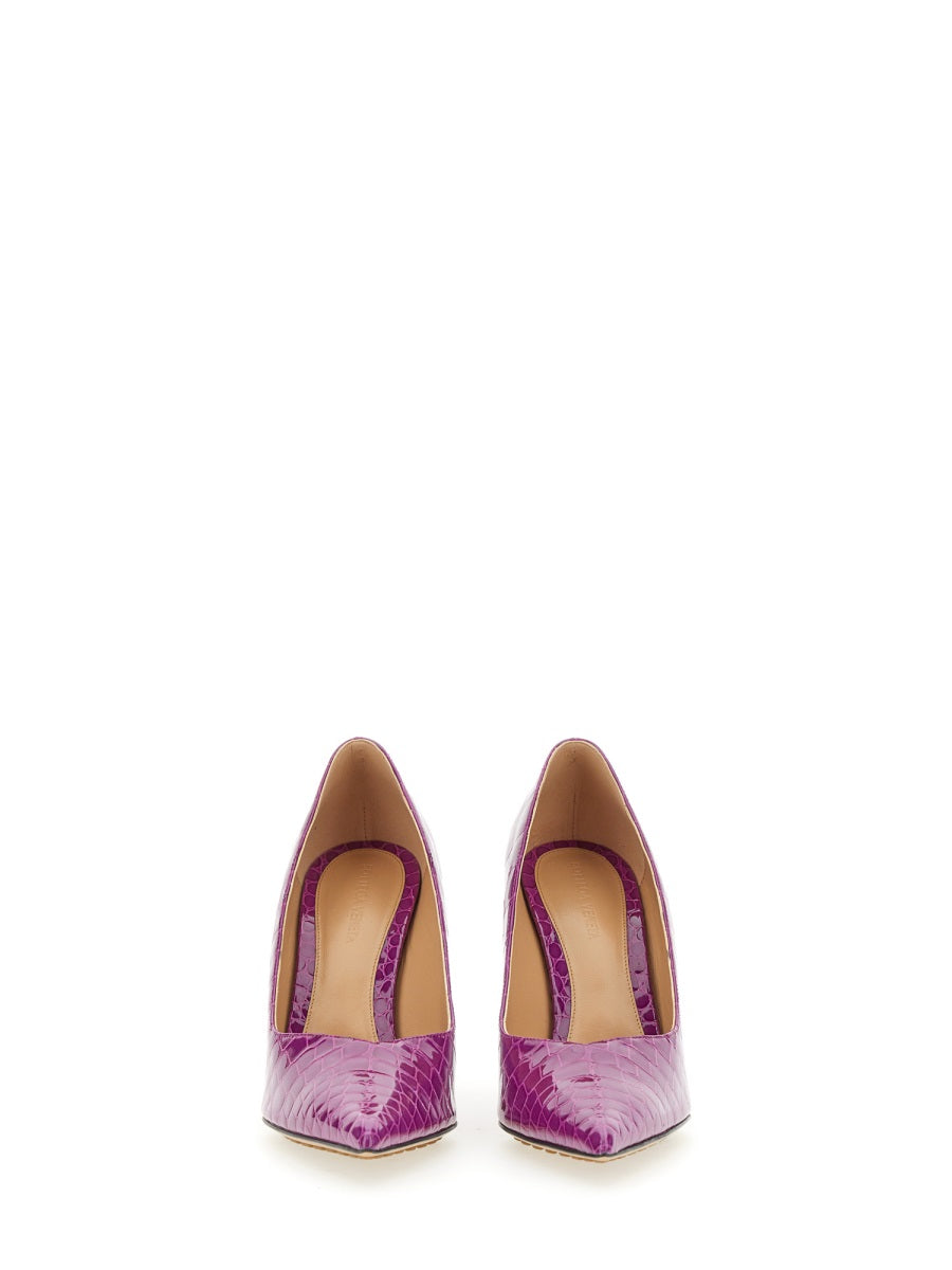 POINTED DECOLLETE