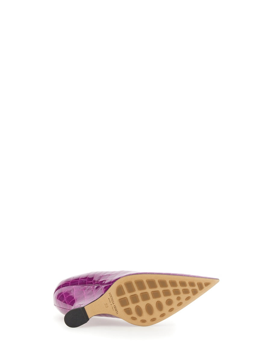 POINTED DECOLLETE