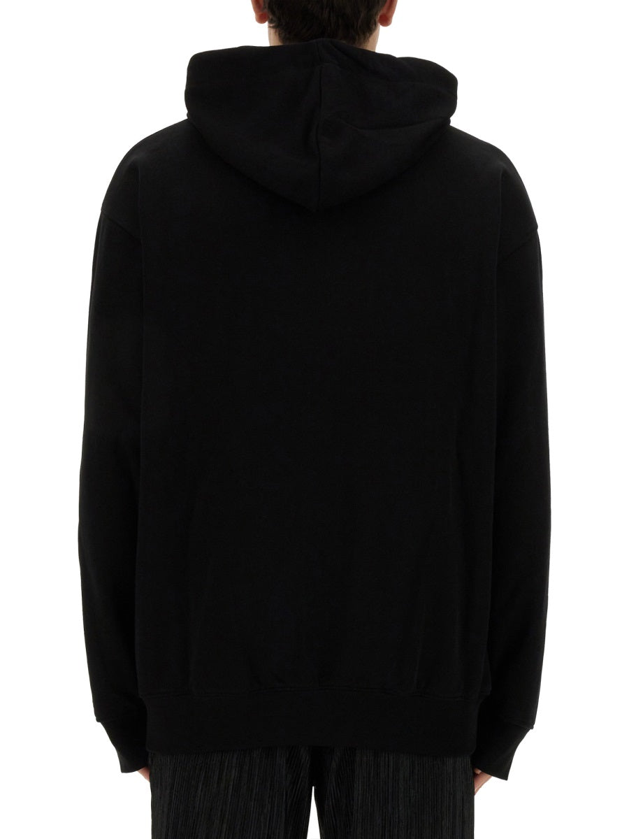 ZIP SWEATSHIRT.