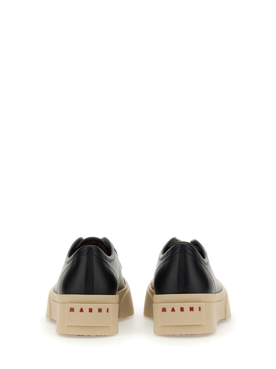 LEATHER SNEAKER