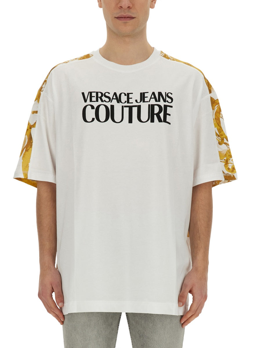 T-SHIRT WITH LOGO