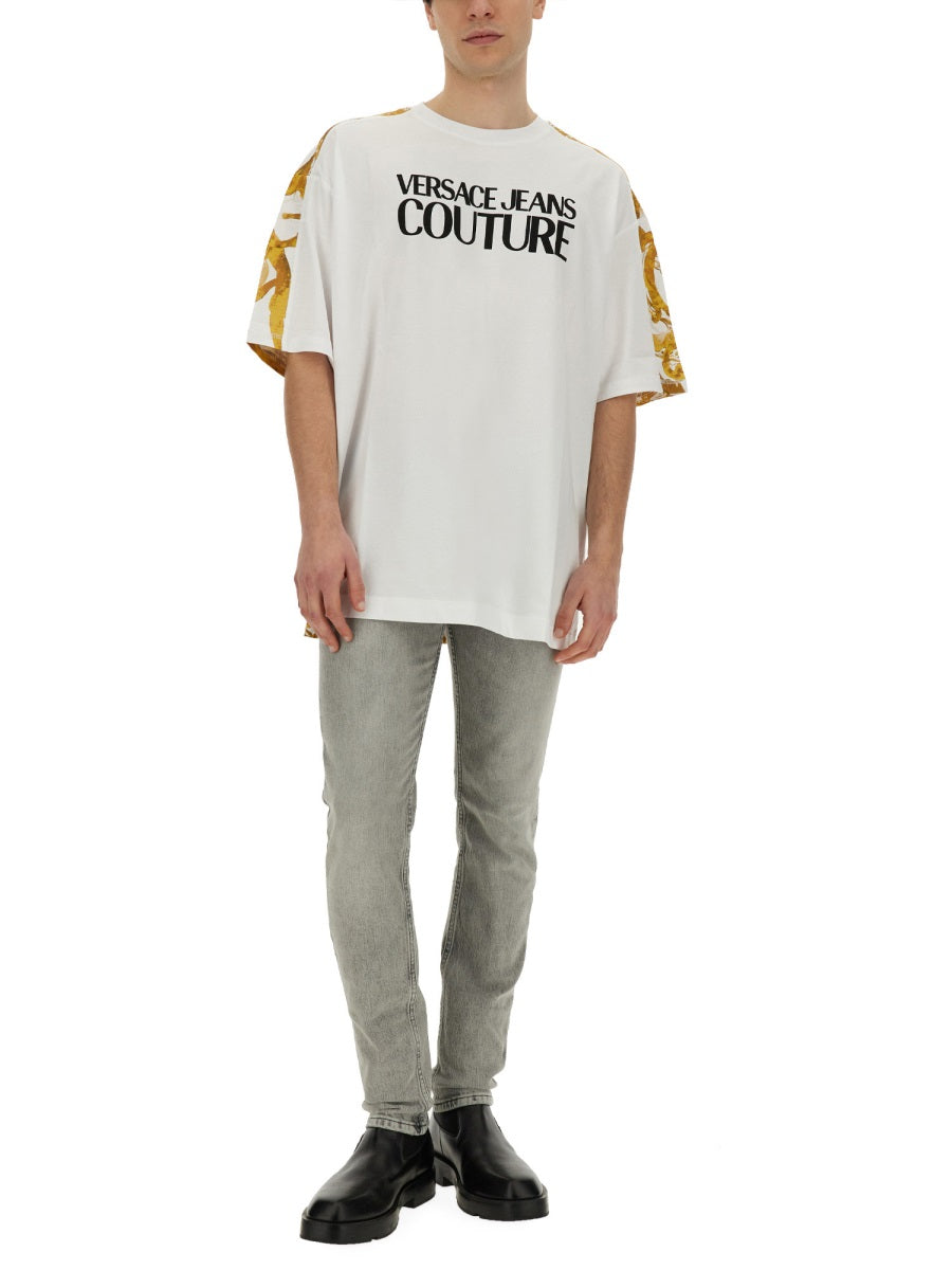 T-SHIRT WITH LOGO