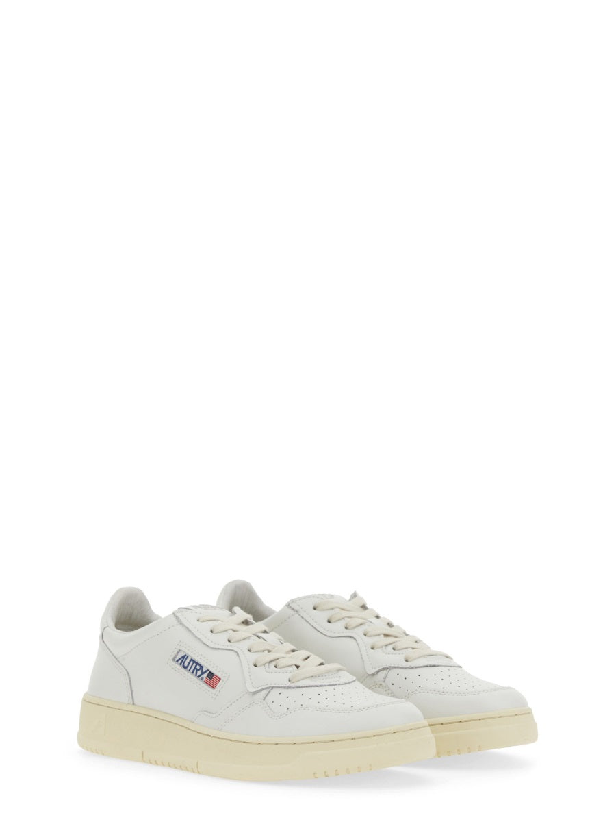 MEDALIST LOW SNEAKER