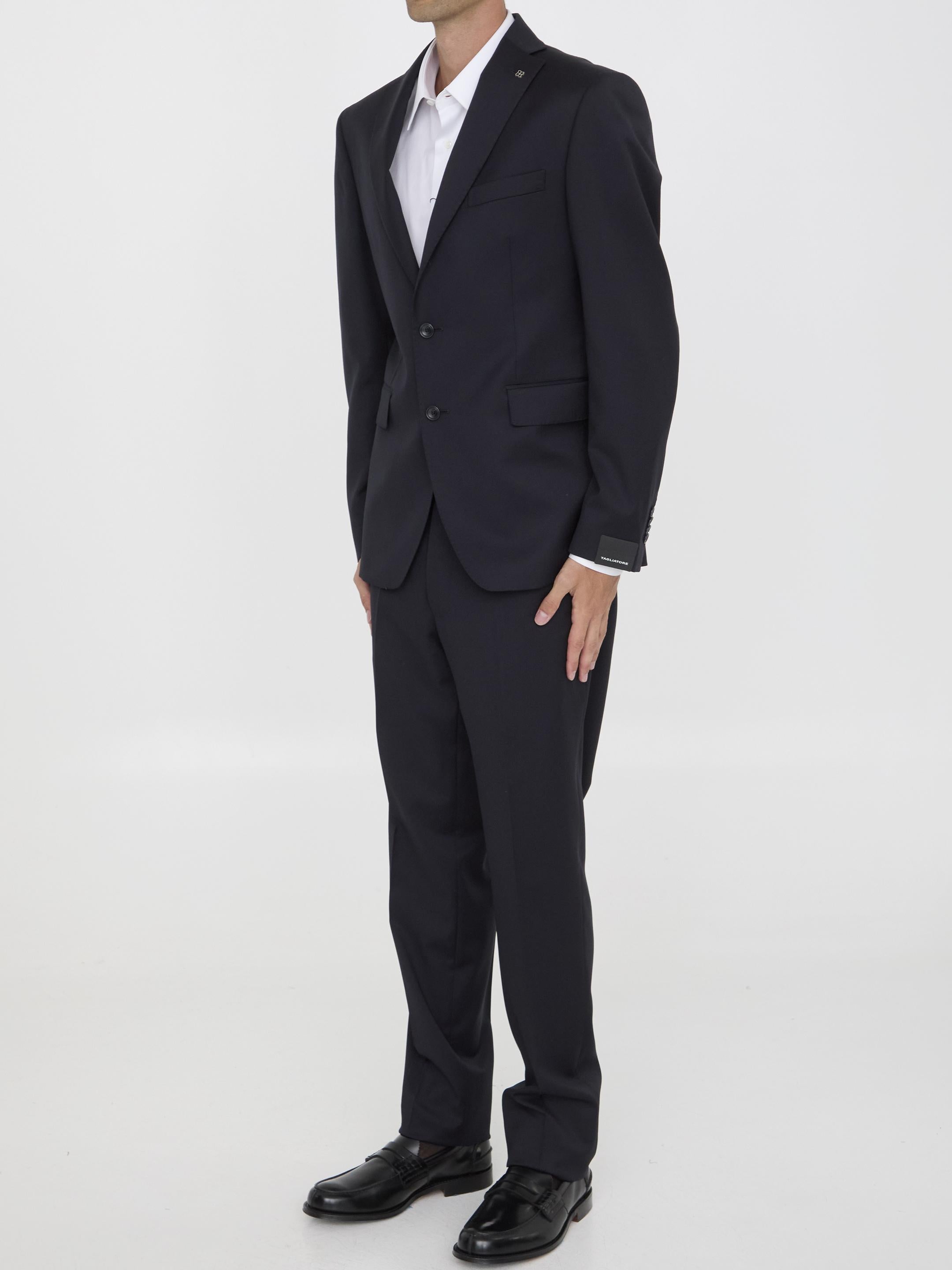 Two-piece suit in virgin wool
