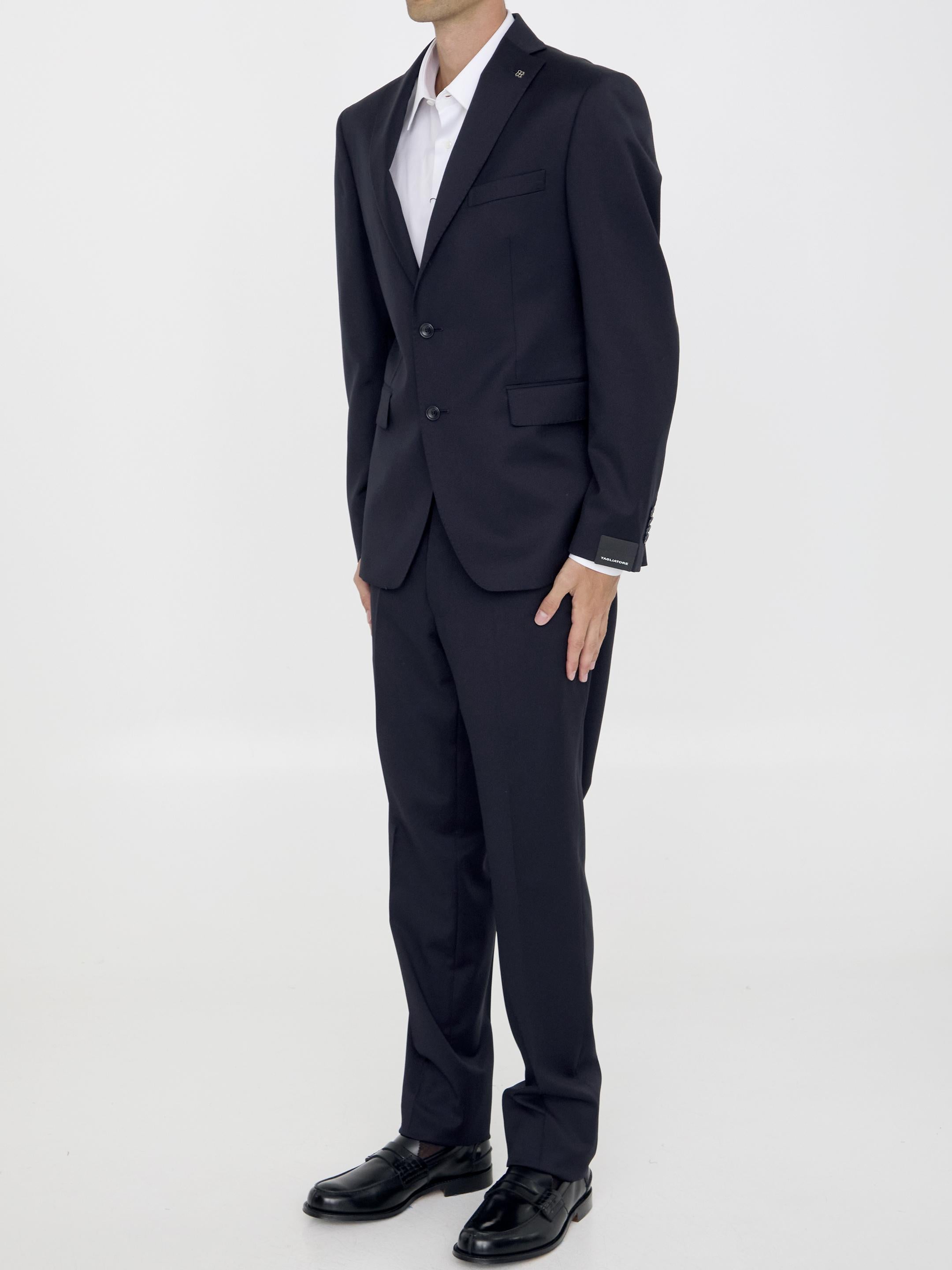 Two-piece suit in virgin wool