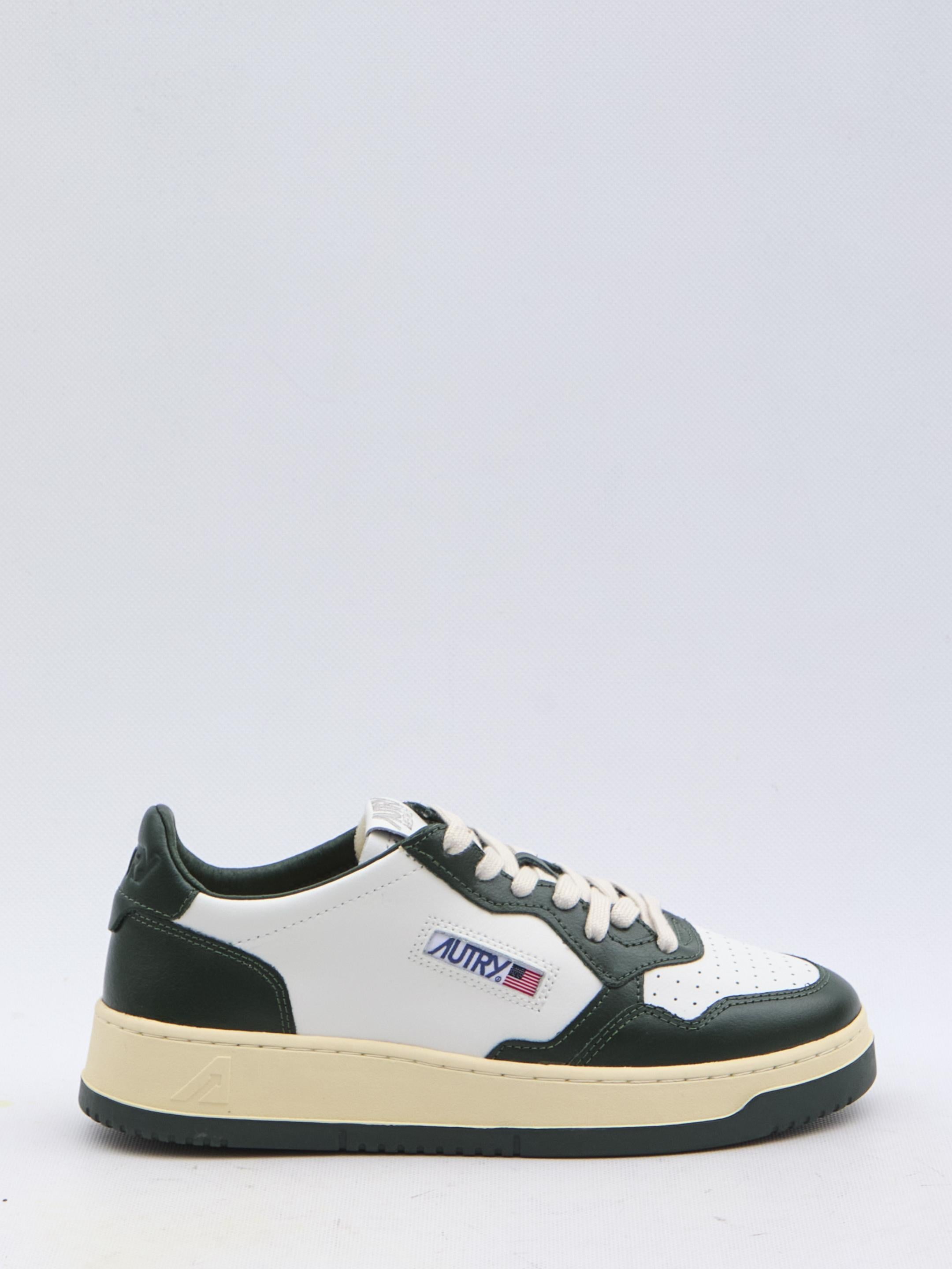 Medalist sneakers in white and green