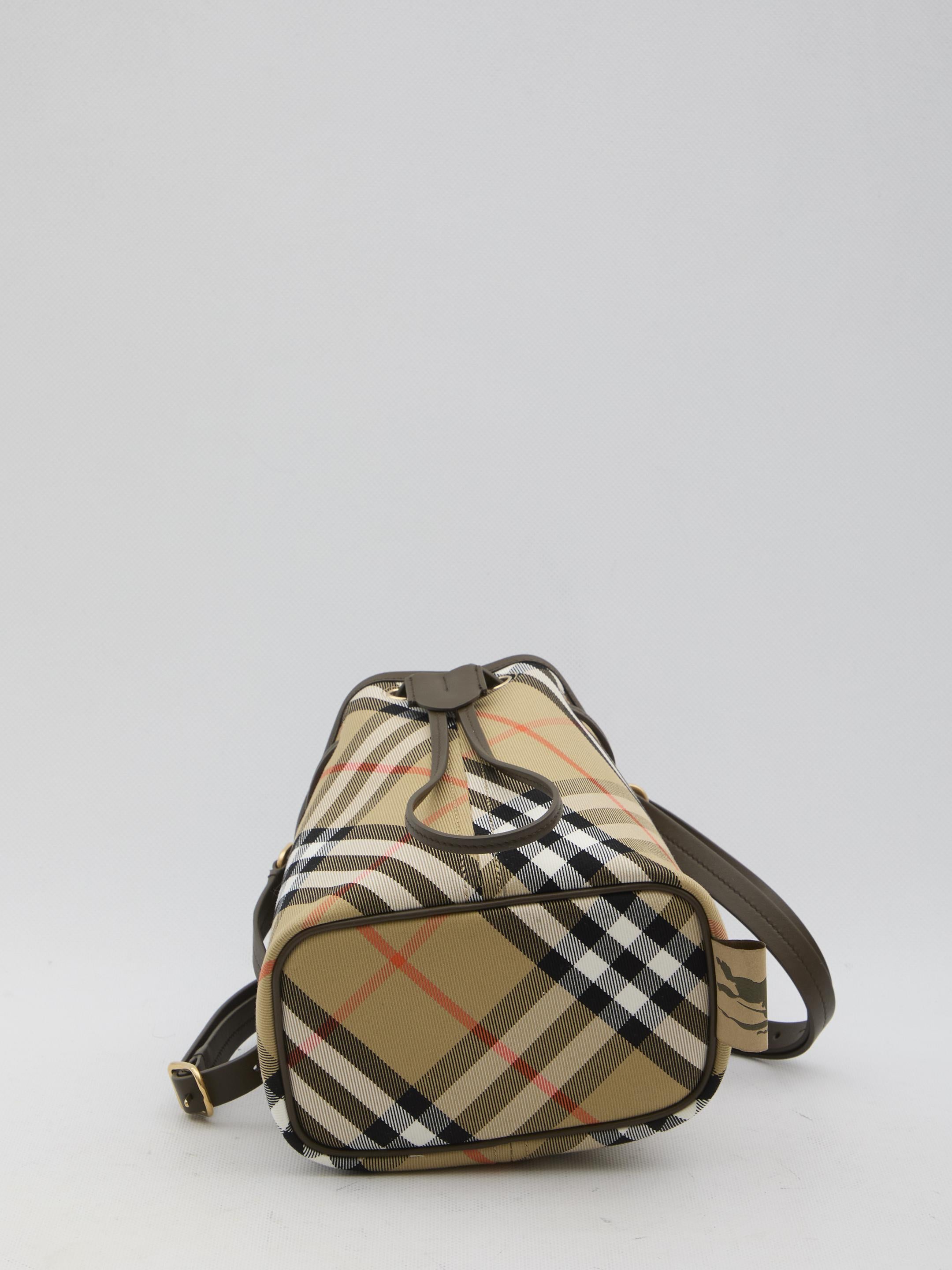 Check bucket bag
