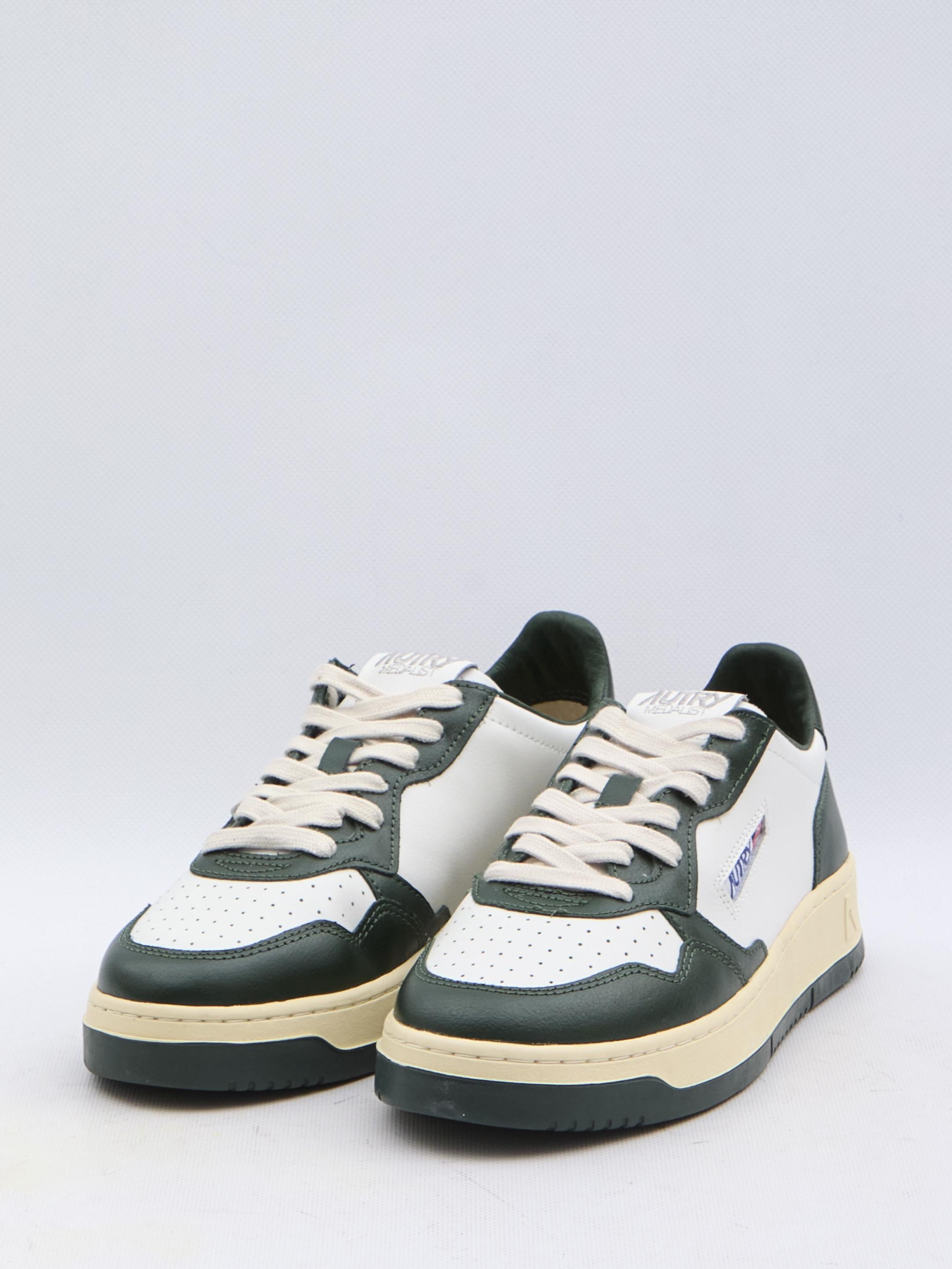 Medalist sneakers in white and green