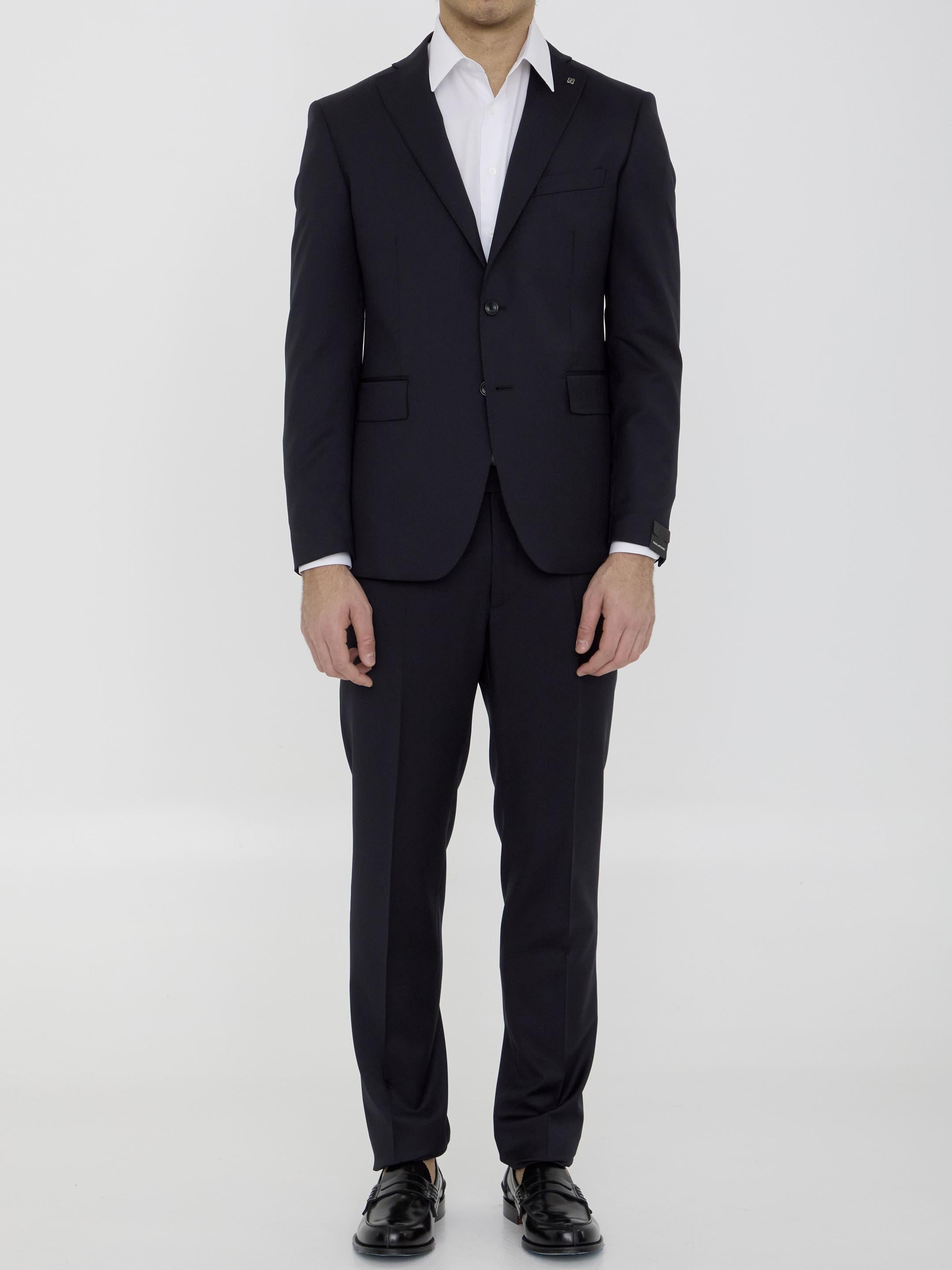 Two-piece suit in virgin wool