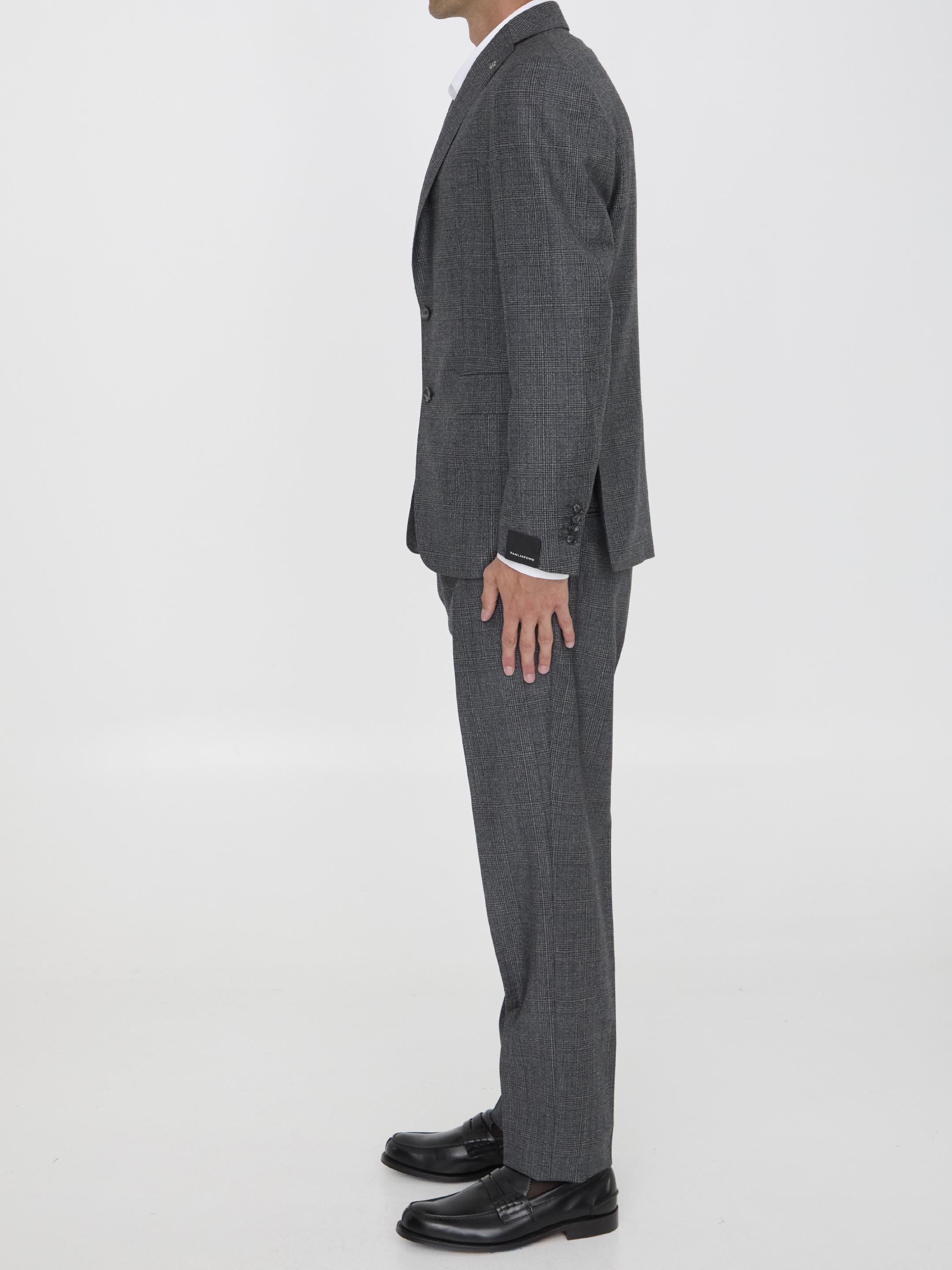 Two-piece suit in virgin wool